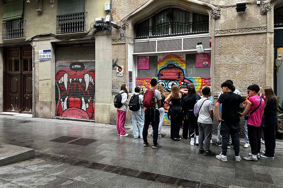 Talking about Xupet Negre, graffiti legend in Barcelona