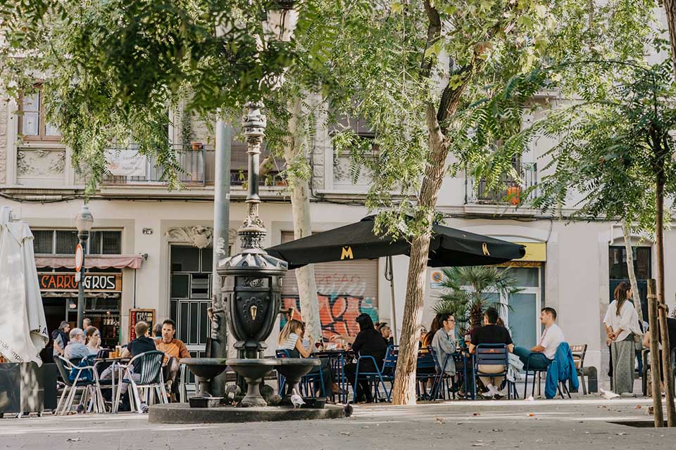 A stop for drinks and tapas during the history tours in Barcelona